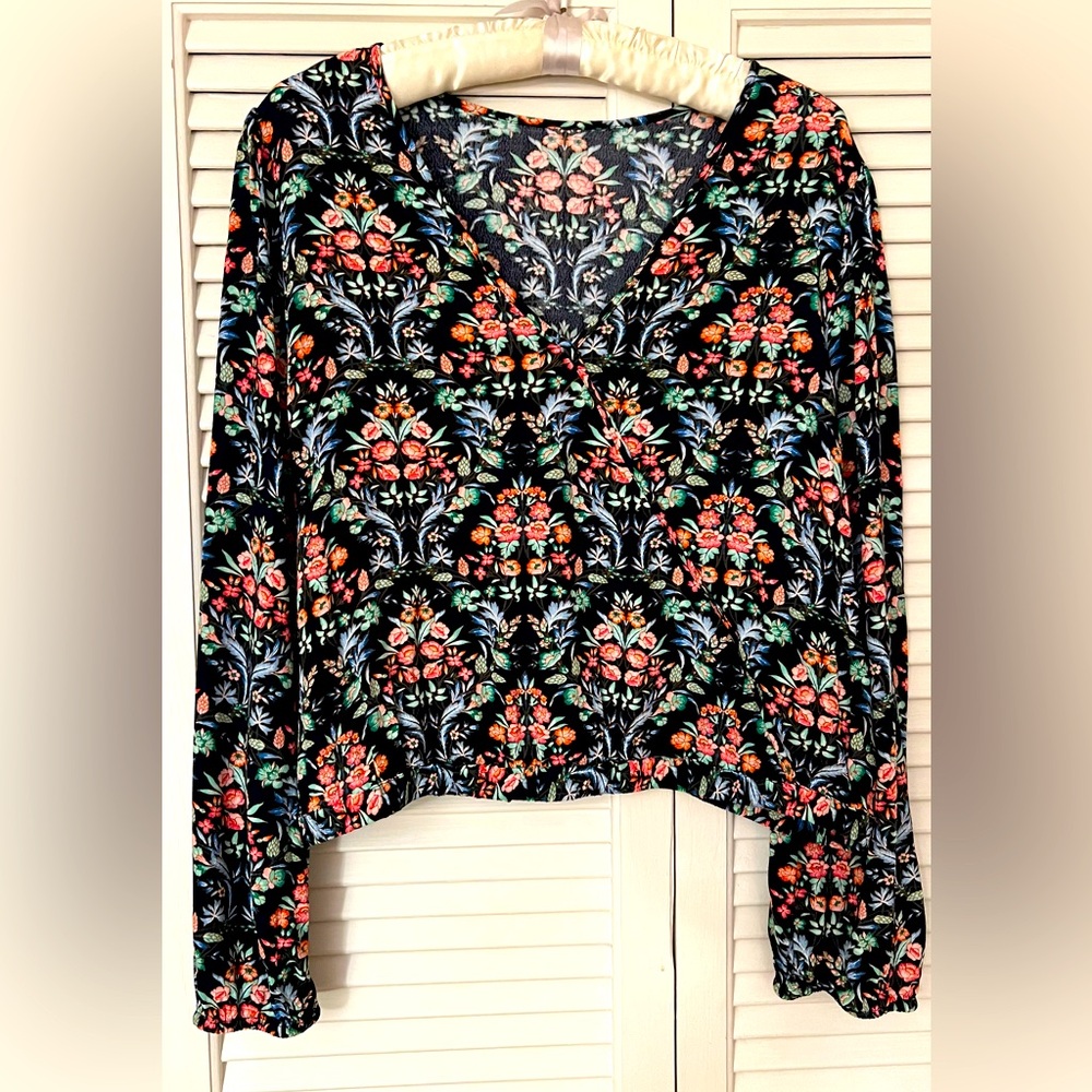 Loft long sleeve blouse. Like new. Size small